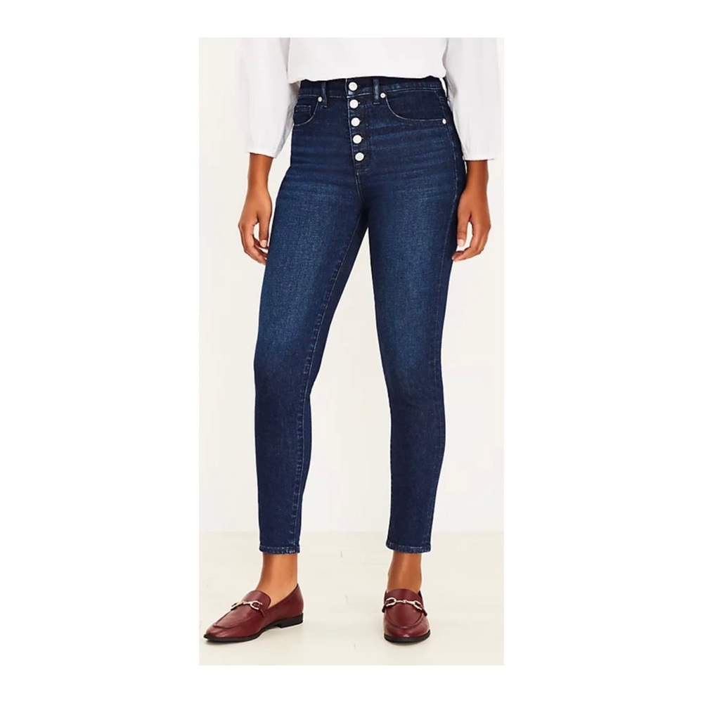 The LOFT Button Front High Rise Skinny Jeans in Dark Indigo. Size 12